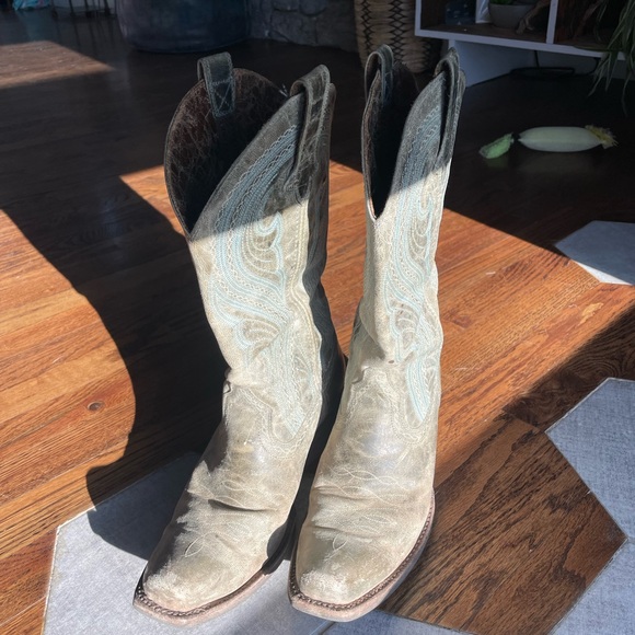 Ariat Women’s Dusty Rose Cowboy Boots, Size 8 - Picture 5 of 5
